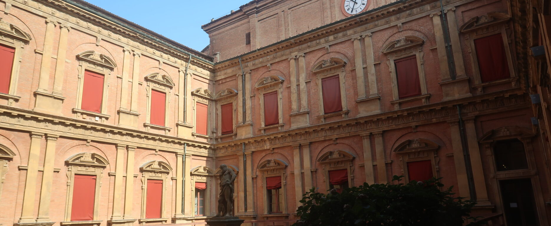 Cortile di Palazzo Poggi, sede del Rettorato dell’Università di Bologna
